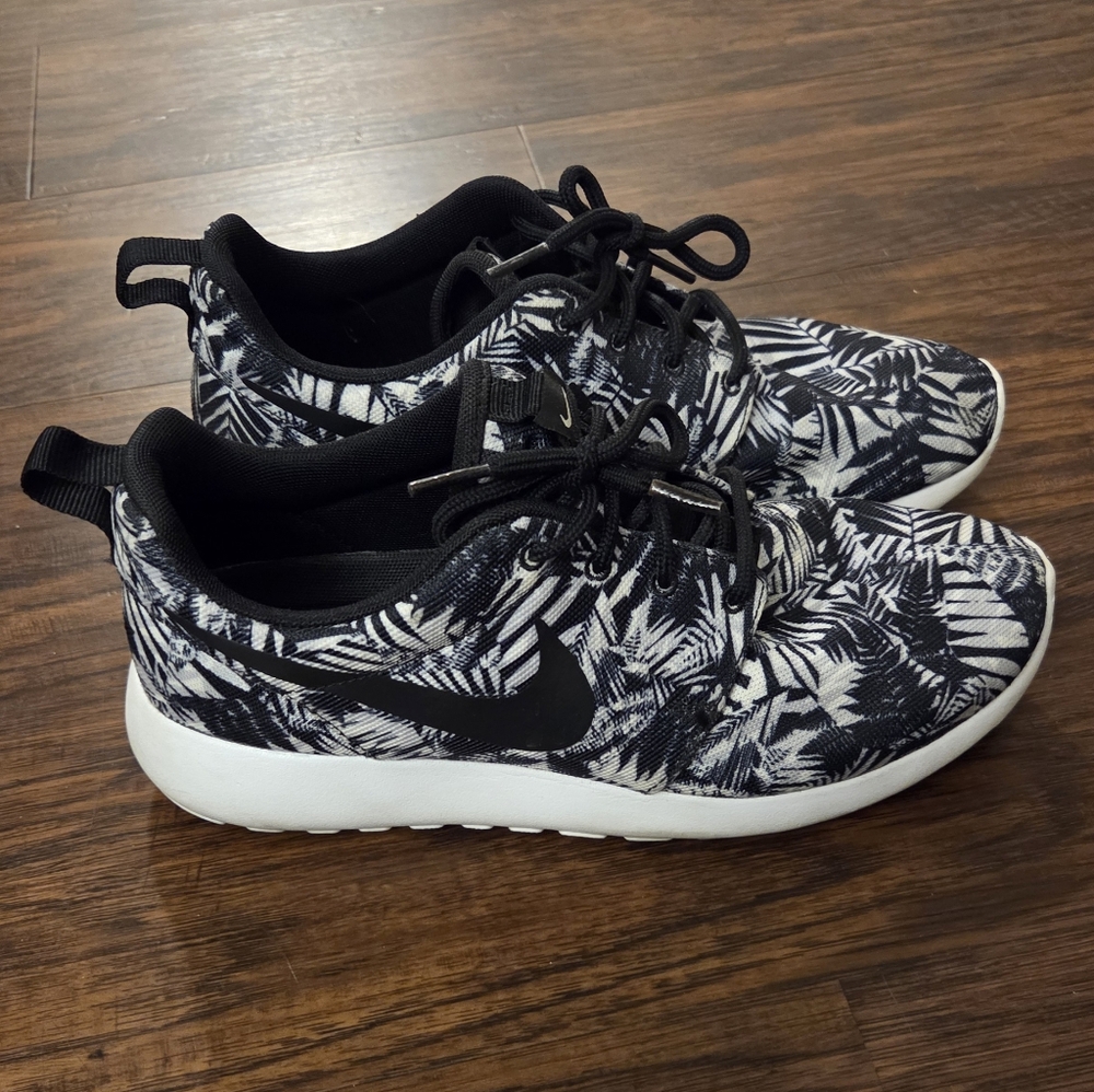 Nike Women Palm Tree Roshe